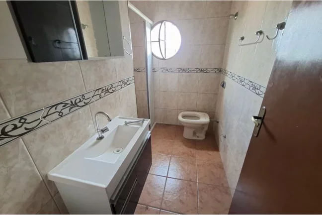 Imagem Casa para locação com 290m², 3 dormitórios, sendo 1 suíte, 4 vagas de garagem coberta e edícula com quarto e banheiro por R$4.500,00 - Vila Jaguara-SP