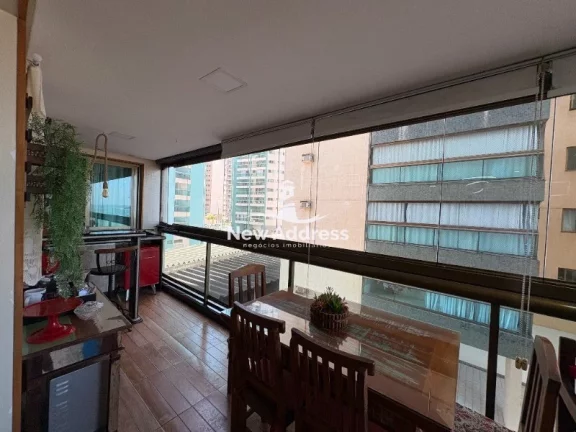 Imagem Viva na orla de Itaparica com vista mar, sol da manhã, varanda gourmet, 3 quartos com 2 suítes, móveis planejados e lazer completo.