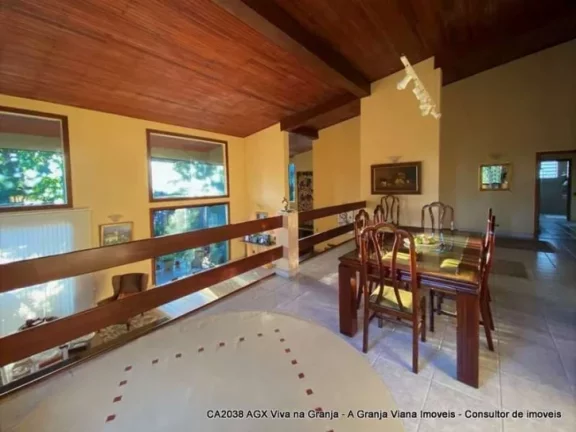 Imagem Chác. Vale do Rio Cotia - 2.650 m² de terreno! 4d(2sts). Linda c/ lareira, adega, piscina e gourmet. Ótima edícula!