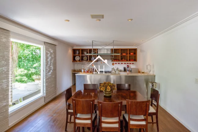 Imagem Casa alto padrão em condomínio fechado de 900m com 4 suítes (1 master), elevador, 6 vagas, piscina, churrasqueira, academia, cozinha gourmet