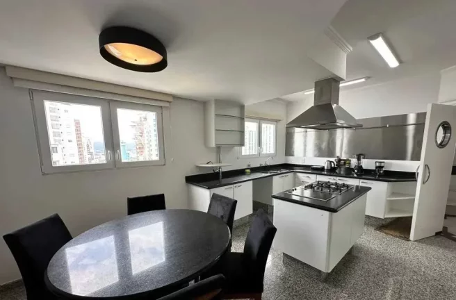 Imagem Cobertura Duplex com 5 dormitórios sendo 4 suítes e 4 vagas de garagem em Balneário Camboriú