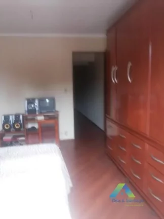 Imagem Lindo sobrado todo reformado, com 3 dormitórios, 1 vaga com fácil acesso a comércios e principais avenidas.