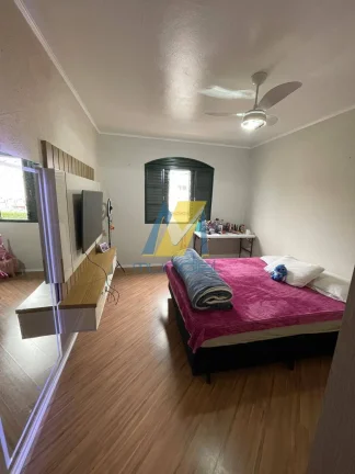 Imagem Sobrado amplo com 215m², 4 dormitórios e espaço gourmet - R$ 780 mil