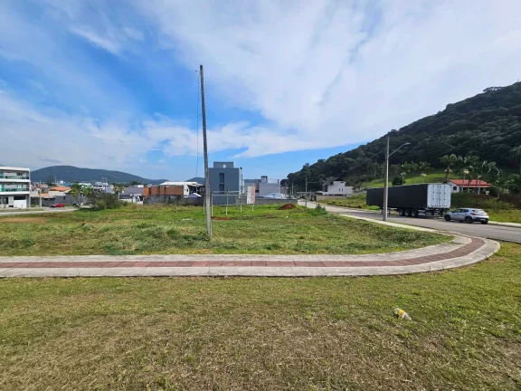 Imagem Terreno de esquina com 543,58 m² no Bairro da Barra em Balneário Camboriú SC