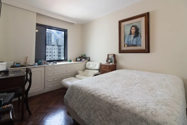 Imagem Apartamento 251M², 4Q, 2 Suítes, 3 Banheiros, 3 Vagas, Suíte Master, Jacuzzi, Piscina, Depósito, Sala 3 Ambientes, Vista Livre, Sauna, Quadra.