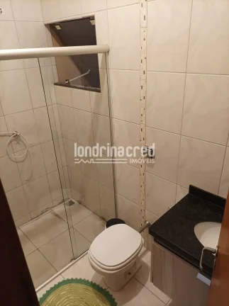 Imagem Linda casa no Jardim San Fernando: 3 dormitórios (1 suíte), cozinha planejada, churrasqueira, 2 vagas de garagem, 180m² de terreno e 117m² de área útil.