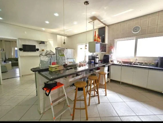 Imagem Casa200m² 4 dormitórios 2 suítes 4 vagas à venda, por R$ 950.000 Granja Viana - SP