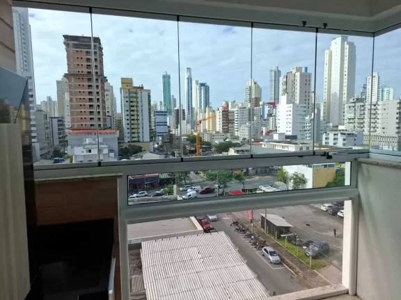 Imagem Apartamento com 2 dormitórios sendo 1 suíte e 1 vaga de garagem em Balneário Camboriú/SC