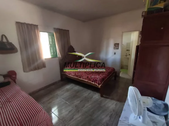 Imagem Chácara 12 km de Uberlândia à venda com Casa, Córrego, Curral, Energia