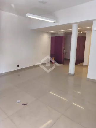 Imagem Loja Comercial de 80m² – Pronta para o Seu Negócio na Rua Aurelino Leal.