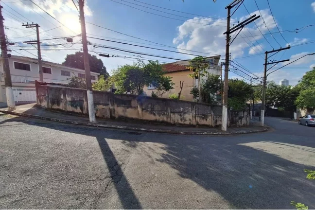 Imagem Terreno de Esquina com Excelente Localização – Perfeito para Investidores ou Projeto Residencial!