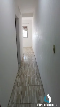 Imagem Casa de dois dormitórios reformada na orla da Ribeira