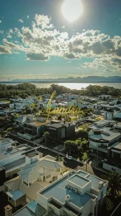 Imagem Sobrado em condomínio fechado com 05 suites mobiliado e decorado