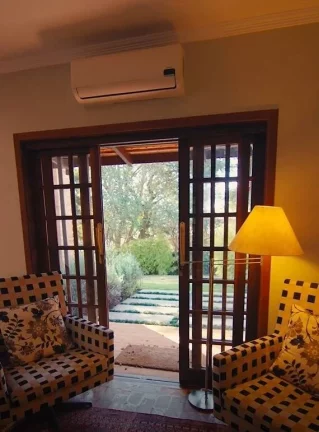Imagem Condomínio Palos Verdes, Miolo da Granja Viana. 90% terrea! • Casa com estilo único, arquitetura...