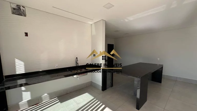 Imagem Sobrado com 3 dormitórios à venda, 258 m² por R$ 1.500.000,00 - Village Manacá - Cesário Lange/SP