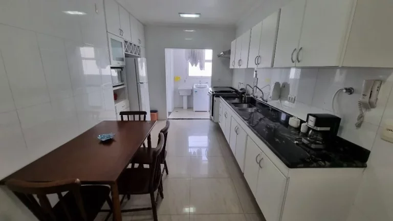Imagem MARAVILHOSO APARTAMENTO NA PRAIA DE PITANGUEIRAS, 3 DORM. SENDO 1 SUÍTES, 1 VAGA DE GARAGEM, TOTALMENTE REFORMADO.