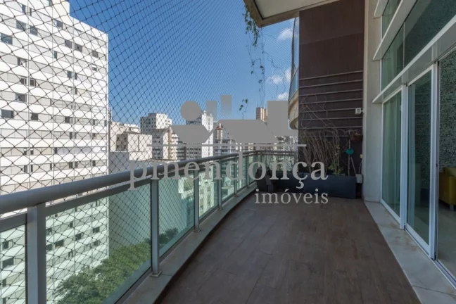 Imagem Apartamento luxuoso com 3 sui­tes e 4 vagas, 250m²
