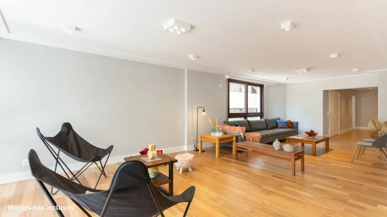 Imagem Apartamento 198M² Reformado, 3Q, 1 Suíte, 2 Banheiros, 2 Vagas, Sala para 2 Ambientes, Varanda, Academia, Playground, Salão de Festas, Área Verde.