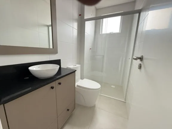 Imagem Apartamento 03 quartos, sendo 01 suíte novo e pronto para morar, na Praia de Gravatáa em Navegantes SC. Adriano Carpes Imóveis Vende