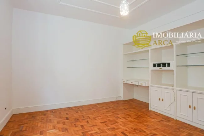 Imagem Apartamento à venda na Bela Vista, São Paulo-SP: 3 quartos, 1 suíte, 1 sala, 1 banheiro, 1 vaga de garagem, 240m² de área.