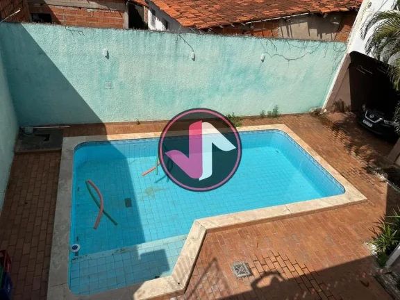 Imagem Aproveite a oportunidade de adquirir esta incrível casa localizada no bairro CPA I, em Cuiabá. Com...