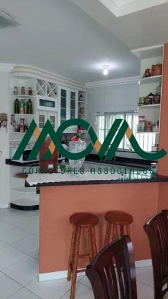 Imagem Sobrado Beira Mar na Barra do Saí ? localizado na Avenida Beira Mar