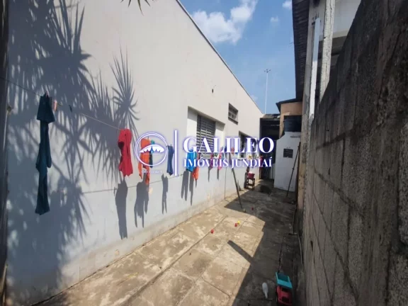 Imagem OPORTUNIDADE DE NEGÓCIO! GALPÃO + CASA COM 4 DORMITÓRIOS -SALA DE ESTAR/JANTAR- ÁREA TOTAL 826M² - ÓTIMA LOCALIZAÇÃO, PRÓX. AO MAXI SHOPPING -JUNDIAÍ