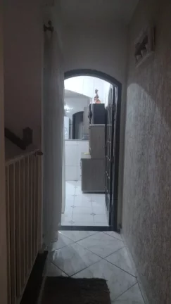 Imagem Sobrado à venda em Santo André-SP: 3 quartos, 2 banheiros, 2 vagas de garagem, 188m² no Jardim Las Vegas!