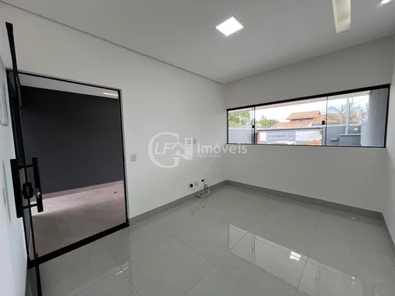 Imagem Imperdível oportunidade: Casa à venda em Campo Grande-MS, no Jardim Tijuca, com 3 quartos, 1 suíte, 3 salas, 1 banheiro, 3 vagas de garagem e 140m².