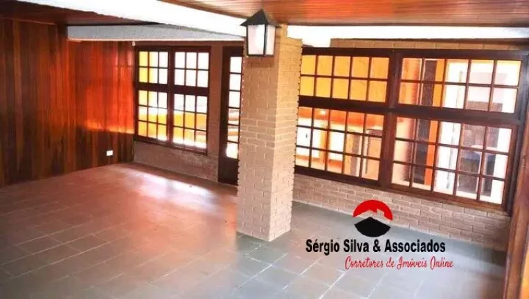 Imagem Casa a venda com 03 quartos no Alto do Boa Vista em Campos do Jordão.