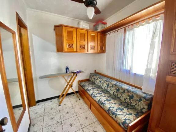 Imagem Casa 4 Dormitórios - Bairro --