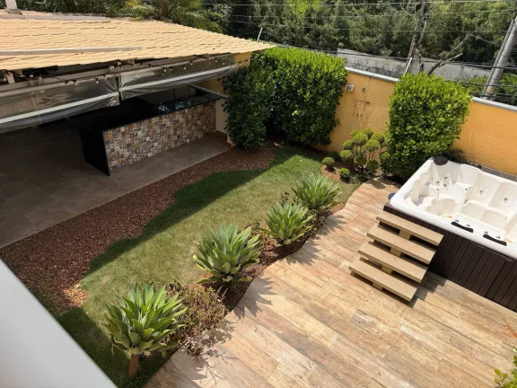 Imagem Casa com 4 suítes ao lado do Shopping da Granja Viana