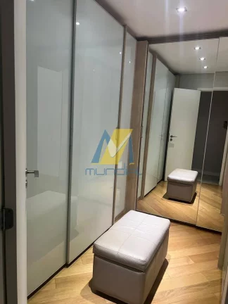 Imagem alto padrão , com acabamento de granito nas áreas frias . Elevador social privativo Dispensa na ga...