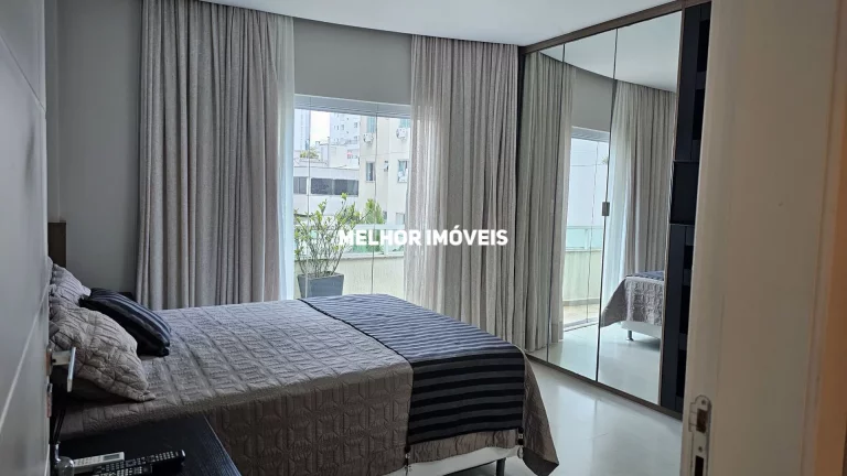 Imagem Apartamento à venda no Ed. Chateau de Versailles no Centro de Balneário Camboriú
