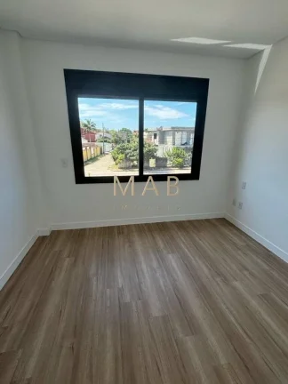 Imagem Imperdível oportunidade: Casa à venda em Florianópolis-SC, no Campeche, com 3 quartos, 1 suíte e 157m² de área.