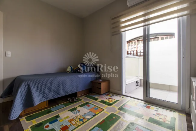 Imagem Casa a venda mobiliada e reformada - Alphaville 6 | 4 suítes - 4 vagas - 360m² AC - 360m² AT | R$2.990.000