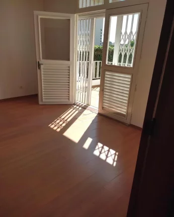 Imagem Lindo sobrado com piscina, hidromassagem,3 dormitórios 3suitsFl55