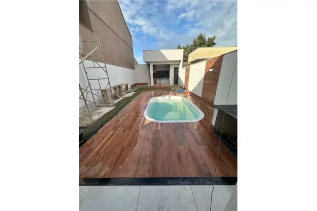 Imagem Uma casa belíssima em uma localização espetacular PRÓXIMO A PRAIA