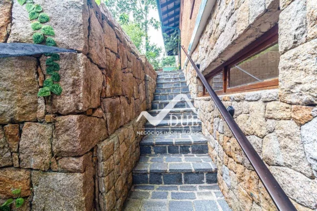 Imagem Casa tipo sobrado no Morro Santa Terezinha com 400m² de área construída.