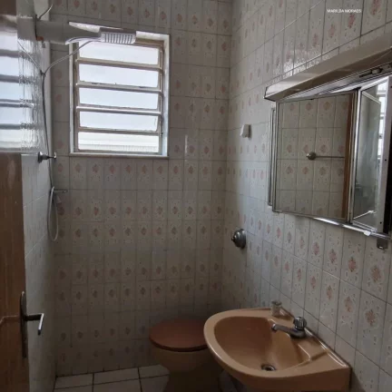 Foto do imóvel: Casa confortável de 2 dormitórios, 2 banheiros, sala para dois ambientes, com entrada lateral e va...