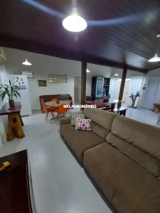 Imagem Casa de Alvenaria com 4 Dormitórios sendo 3 suítes localizado em Banheiros em Camboriú