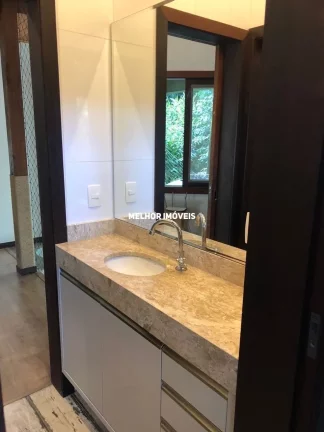 Imagem Casa à venda na Praia do Estaleiro em Balneário Camboriú.
