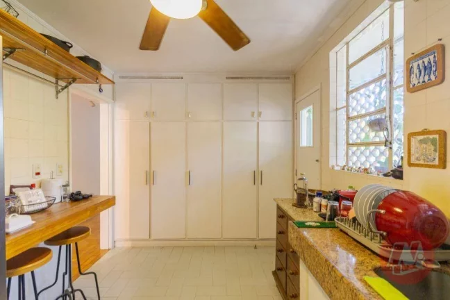 Imagem No Moinhos de Vento, 175 m² privativos, 3 dormitórios e suíte.