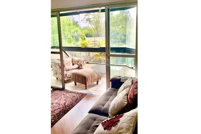 Imagem Excepcional apartamento de 3 dormitórios (1 suíte) na tranquila e arborizada Vila Indiana