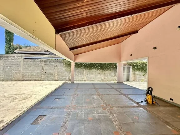 Imagem Cond Vila Velha - Casa 80% TÉRREA, 3 suítes! Lote 1.546m² plano!