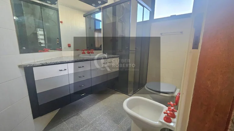 Imagem Apartamento mobiliado e reformado à venda no Centro Com 116,59 m²