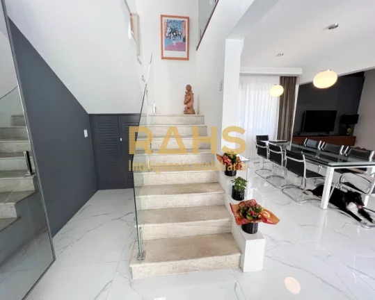 Imagem Casa em Condominio Alto Padrão Projetada pelo Arquiteto Mauricio Ribeiro Em local alto do condomín...