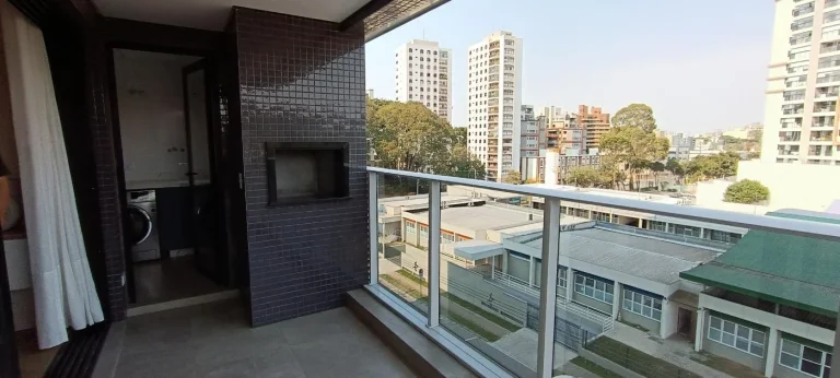 Imagem Apartamento no Cabral - 3 dormitórios - 101 m2. Sacada. Novo