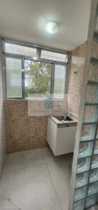 Imagem Apartamento à venda no Rio de Janeiro-RJ, bairro Camorim: 2 quartos, sala, banheiro, vaga de garagem. Aproveite!