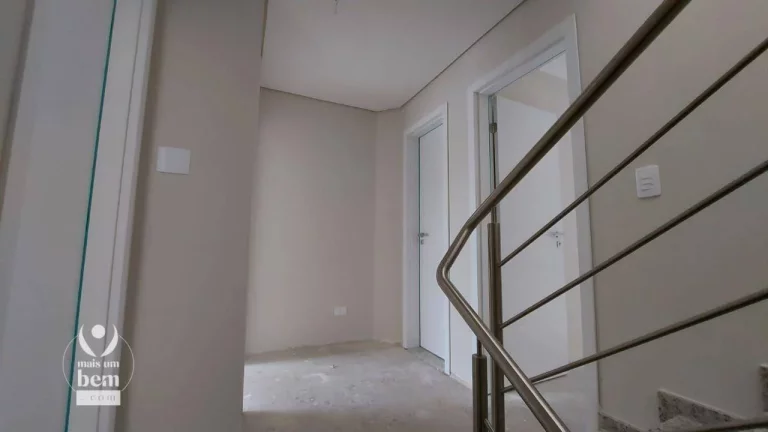 Imagem Sobrado com 141 m², terraço privativo, 3 quartos sendo 1 suíte à venda por R$ 799.000 - Uberaba - Curitiba/PR